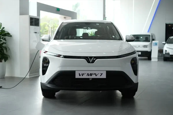 Động cơ và vận hành VinFast MPV7